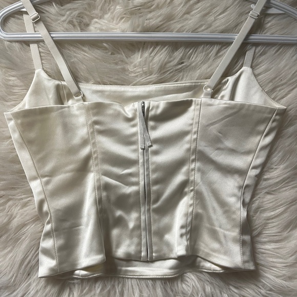 💙Buy 1 get 1 free💙 Wilfred Lovefest Satin Bustier Top White XS - Picture 4 of 7